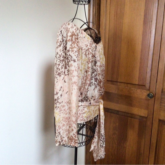 Bcbg Maxazria open back Flowy tie hem top, Small - Picture 2 of 8